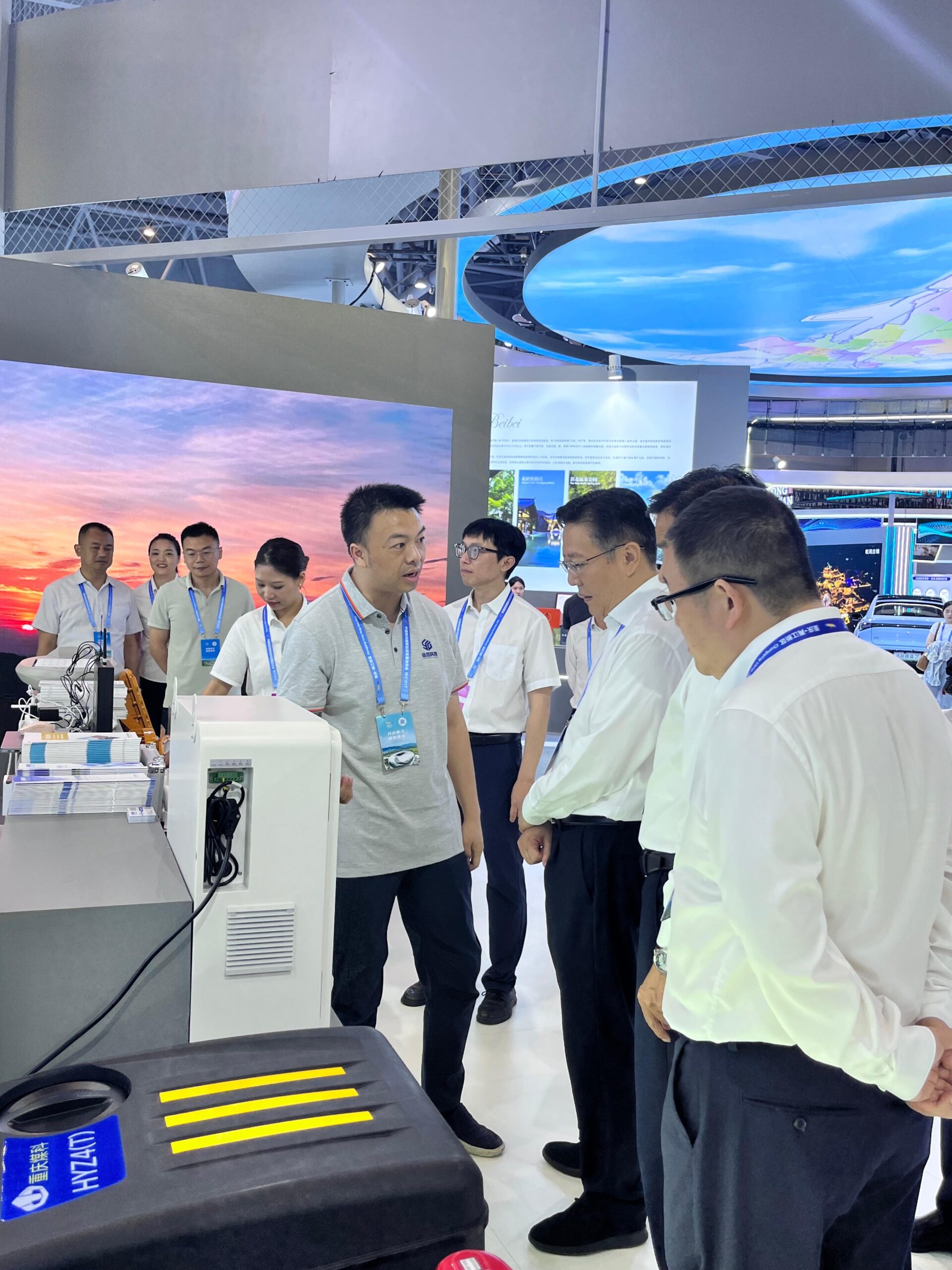 District Party Committee Secretary Cheng Yingwen 1